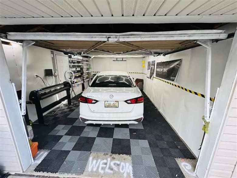 Tinting a car in the UMBRA garage